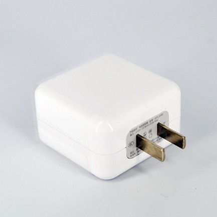 เครื่องชาร์จโทรศัพท์มือถือแบบพกพาสากลอย่างรวดเร็ว 5W 12W 18W 20W 30W 40W 66W