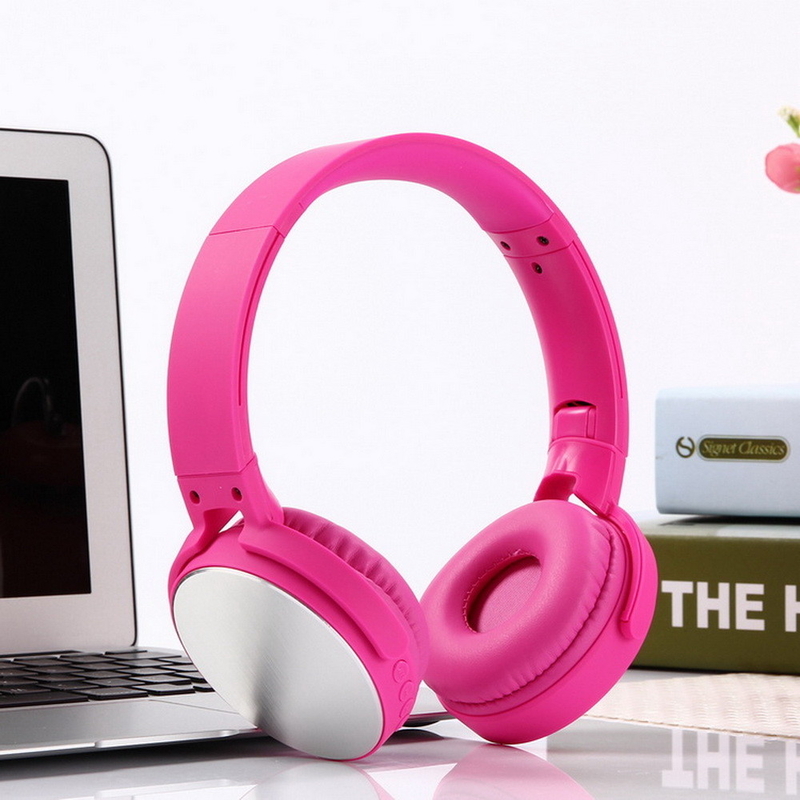 หูฟังสายไร้สาย Over-ear มาพร้อมกับไมโครโฟนในตัว น้ําหนักเบาสําหรับการผจญภัยประจําวันของคุณ
