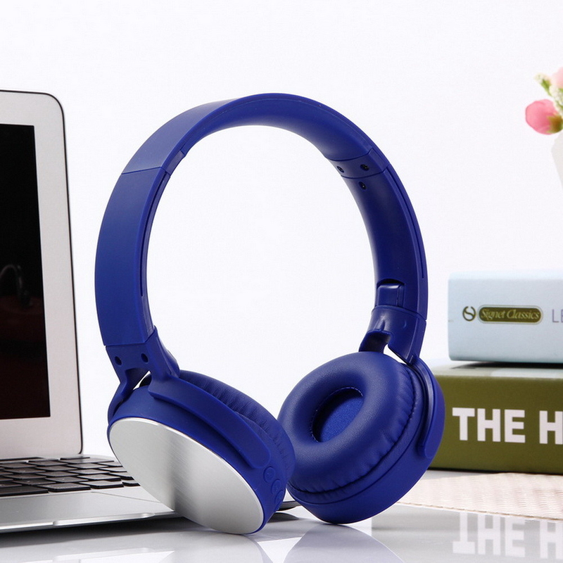 หูฟังสายไร้สาย Over-ear มาพร้อมกับไมโครโฟนในตัว น้ําหนักเบาสําหรับการผจญภัยประจําวันของคุณ