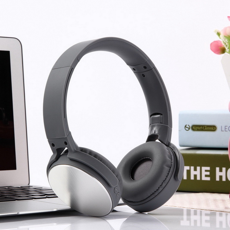 หูฟังสายไร้สาย Over-ear มาพร้อมกับไมโครโฟนในตัว น้ําหนักเบาสําหรับการผจญภัยประจําวันของคุณ