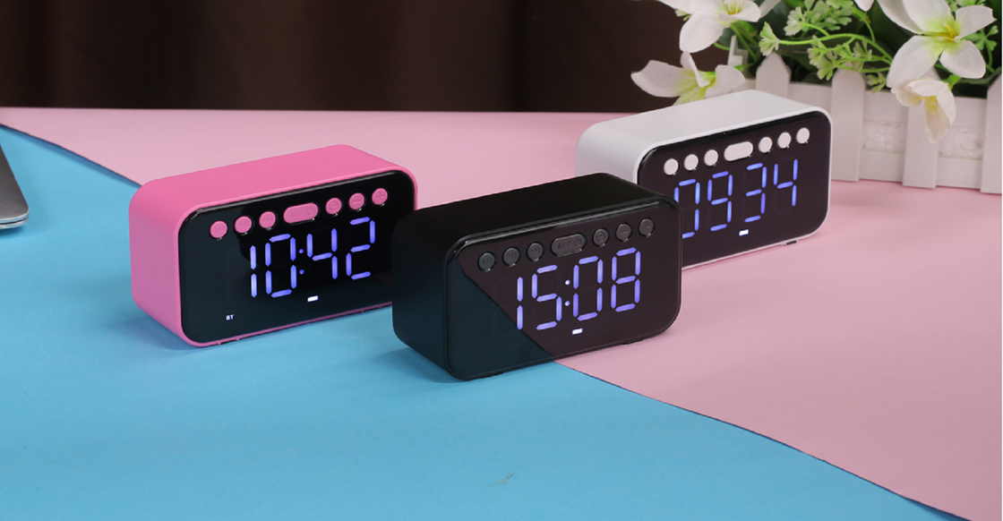 สเปคเกอร์บลูทูธนี้รองรับบลูทูธ, AUX, การ์ด TF, รังสี USB FM แบตเตอรี่ 500mAh, การชาร์จ USB สเปคเกอร์ 52 มม, การ์ด TF ขยาย 32GB